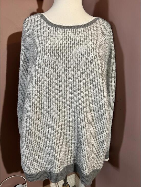CJ Banks Sweaters - CJ Banks Pullover Sweater Womens 3X Gray And White Soft Feeling Woven Pattern